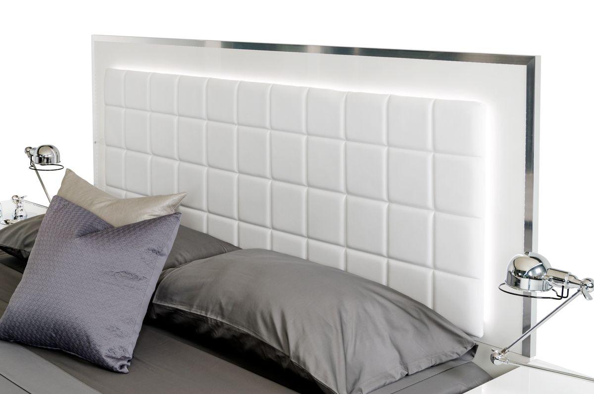 

    
White Eco-Leather CAL King Panel Bedroom Set 3Pc w/ LED Lights by Vig Modrest San Marino
