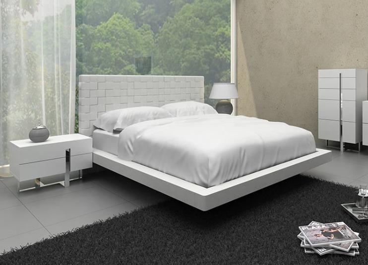 

    
White Leather Pattern Headboard King Bed VIG Modrest Voco Contemporary
