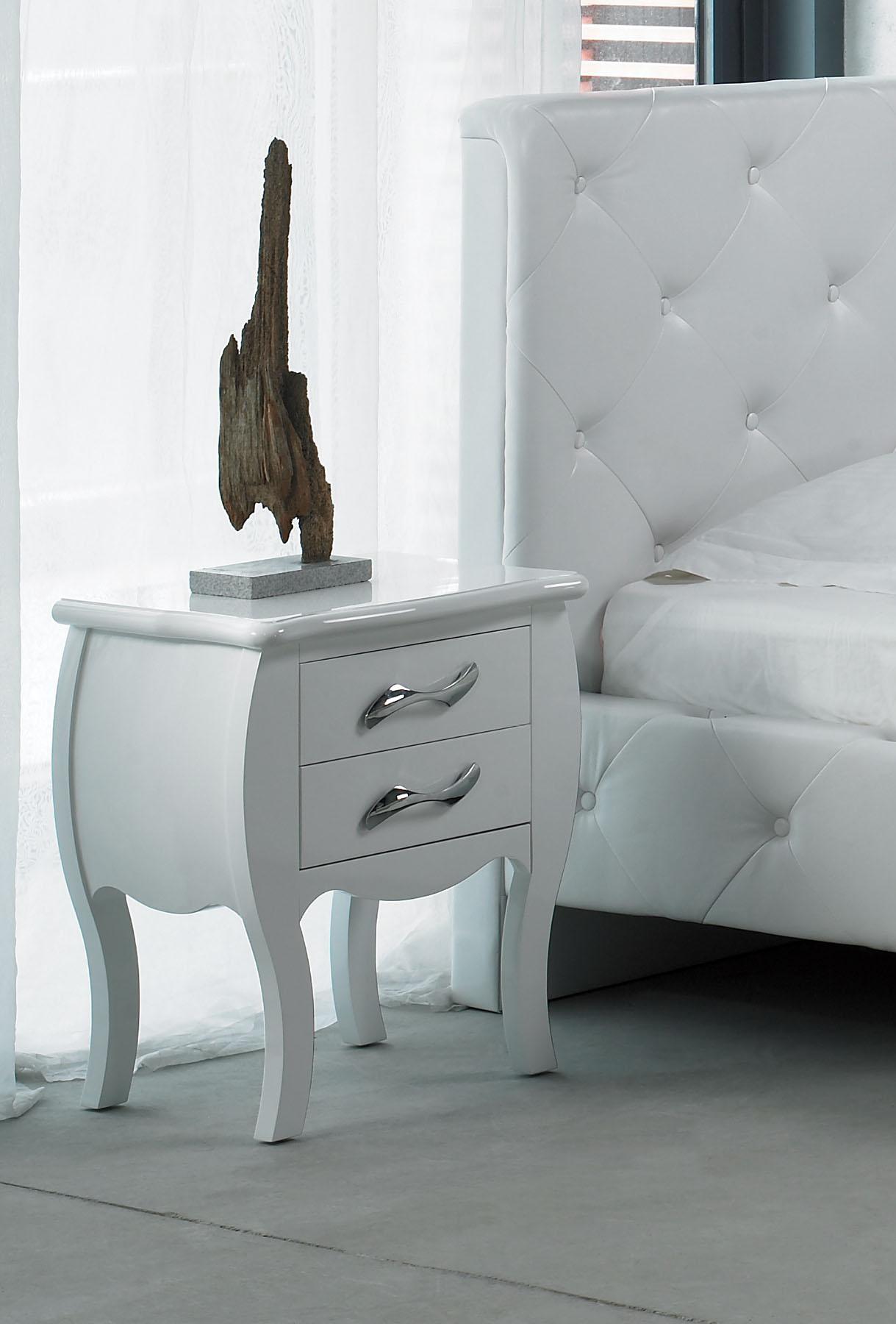 

    
Nightstand in White Lacquer VIG Monte Carlo Modern Classic
