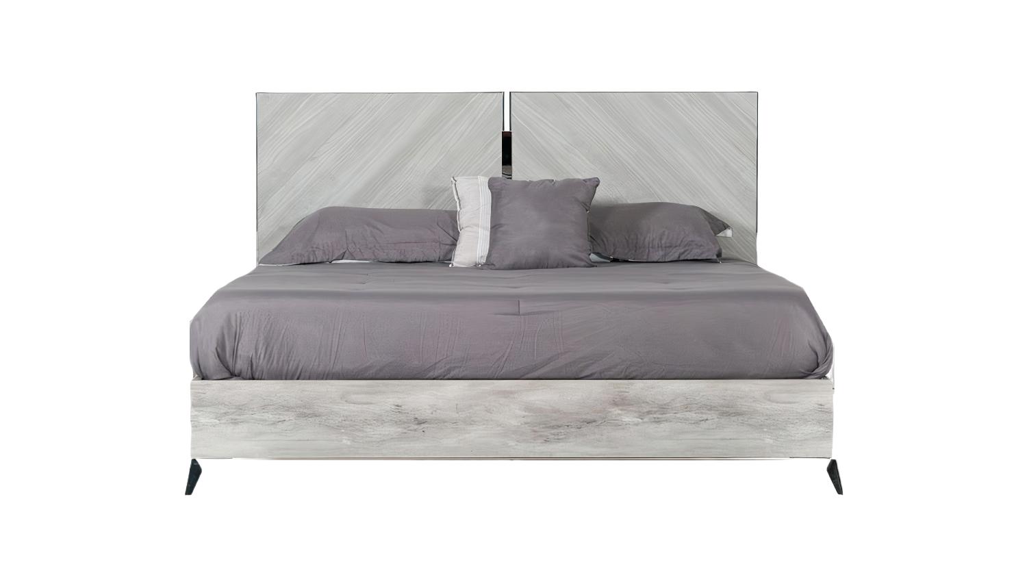 

    
Grey & Silver Accents King Panel Bed by VIG Nova Domus Alexa

