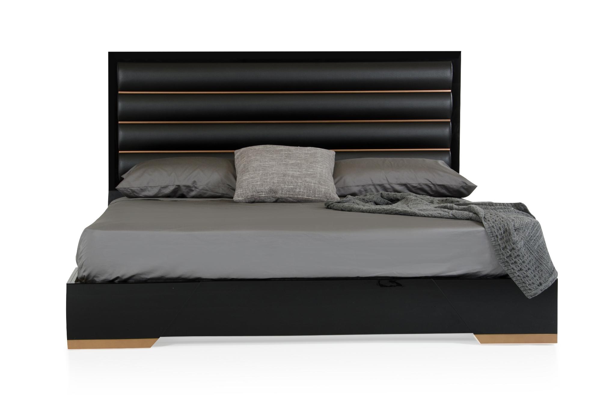 

    
Nova Domus Romeo Platform Bedroom Set
