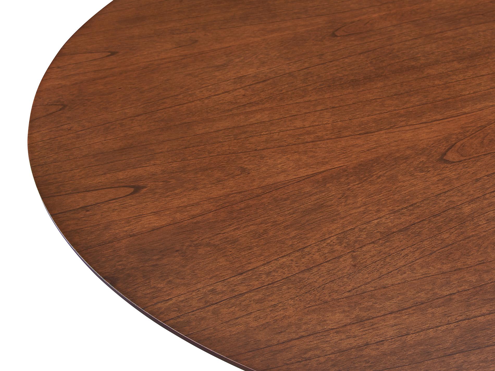 

    
992-T Meridian Furniture Dining Table
