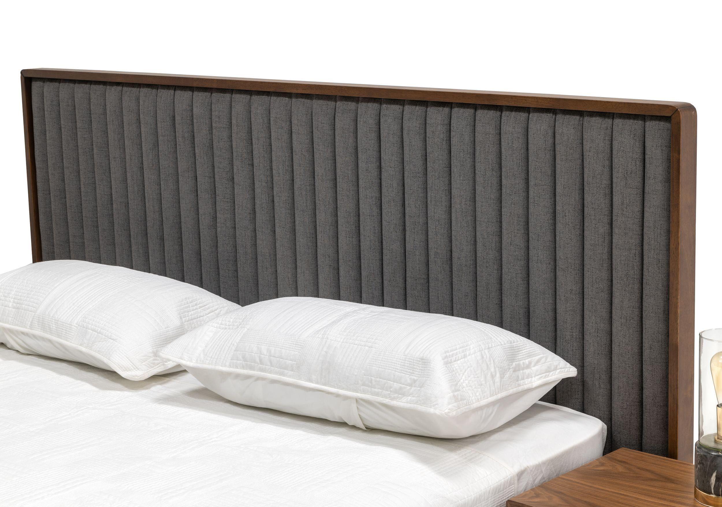

    
VIG Furniture Metcalf Panel Bedroom Set Walnut/Gray VGMABR-120-BRN-BED-Q-3pcs
