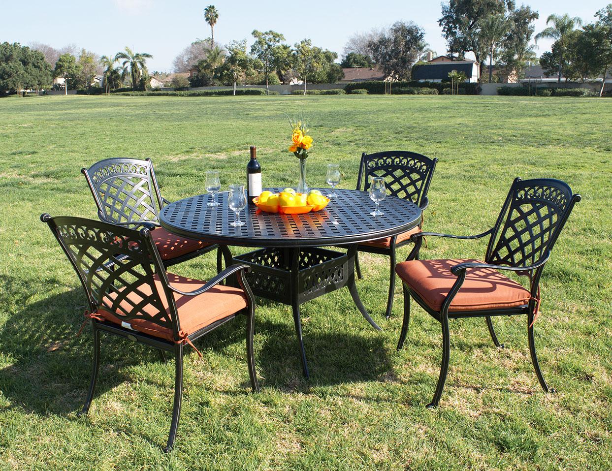 

    
CaliPatio Weave Outdoor Dining Table Bronze RDTWV48
