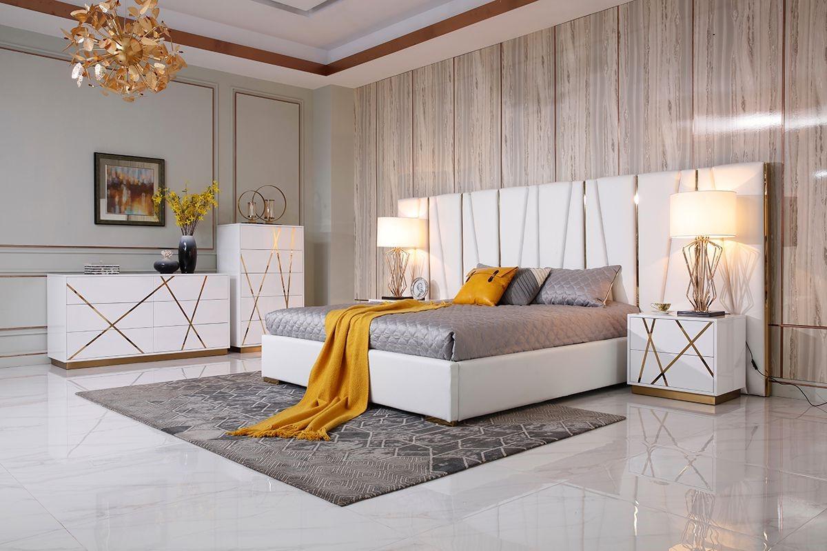 

    
White Bonded Leather & Gold California King Size Panel Bedroom Set 6Pc by VIG Modrest Nixa
