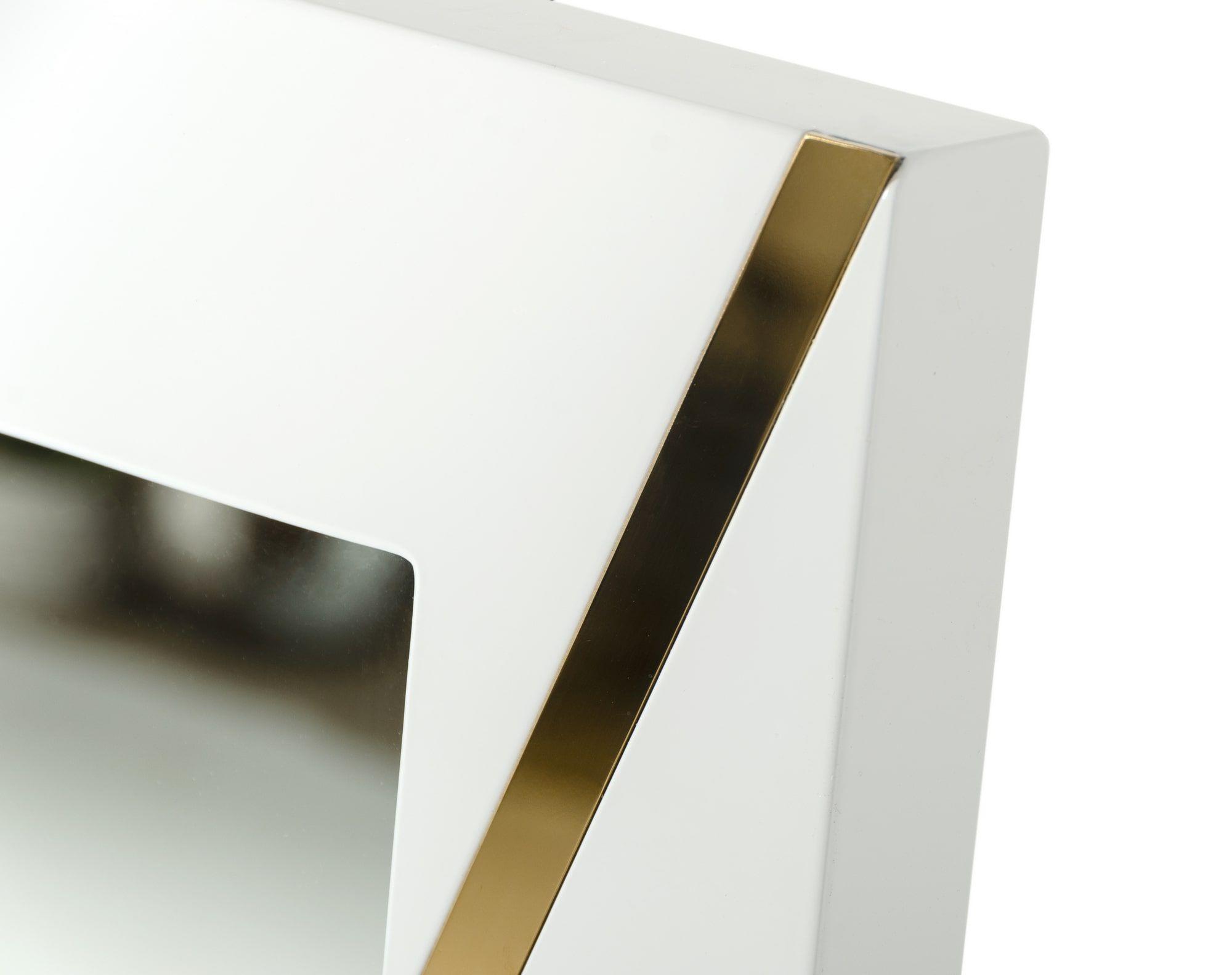 

    
 Order  White Bonded Leather & Gold California King Size Panel Bedroom Set 6Pc by VIG Modrest Nixa
