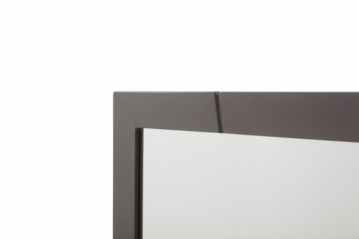 

    
 Order  Grey Bonded Leather King Size Panel Bedroom Set by VIG Modrest Chrysler
