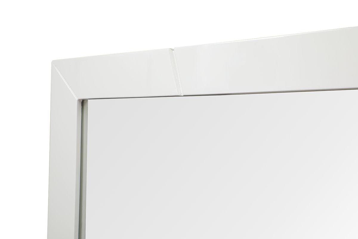 

    
 Order  White Bonded Leather Queen Size Panel Bedroom Set 6Pcs by VIG Modrest Chrysler
