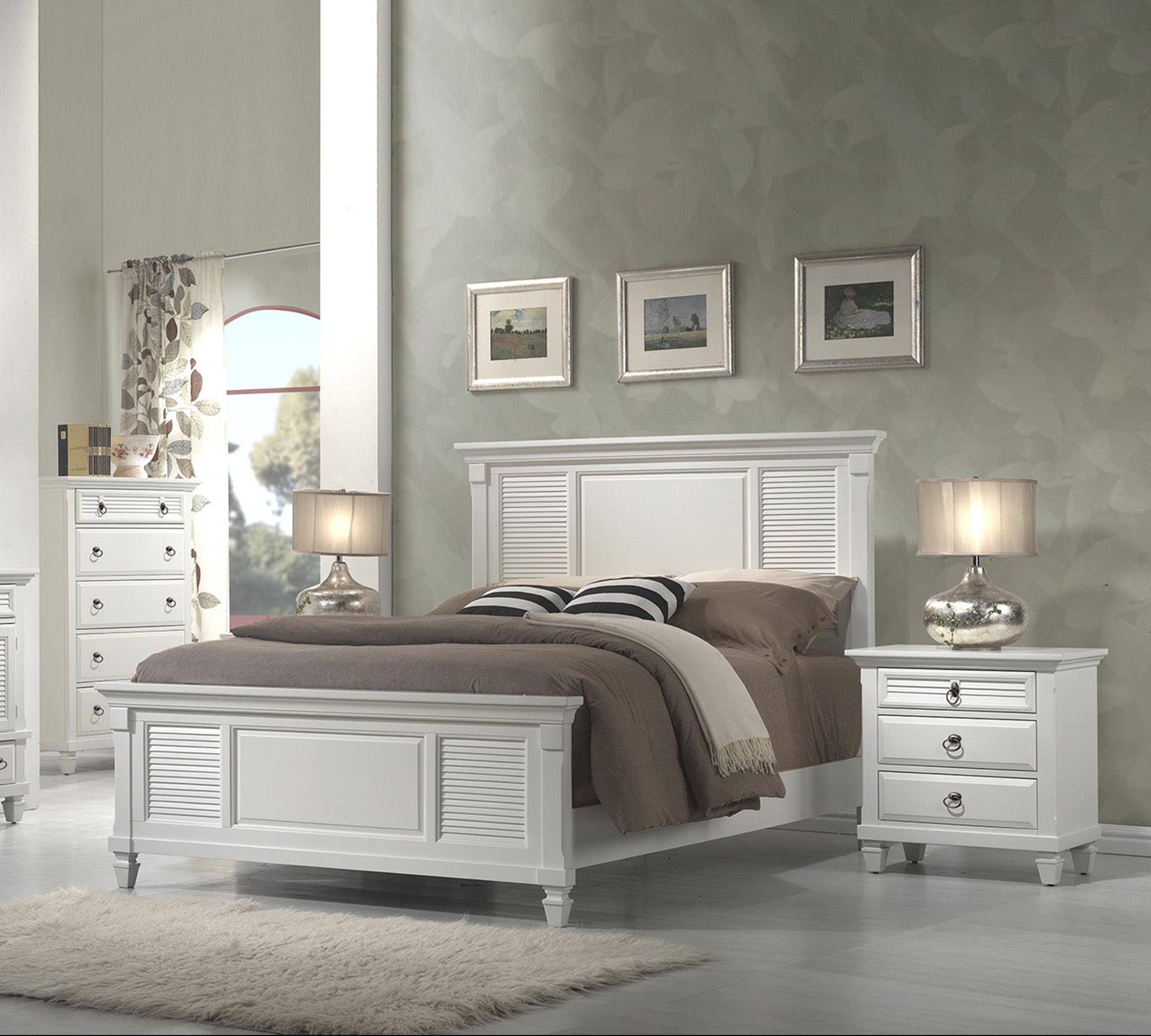 

    
White Cal King Shutter Panel Bedroom Set 3 w/Chest WINCHESTER ALPINE Traditional
