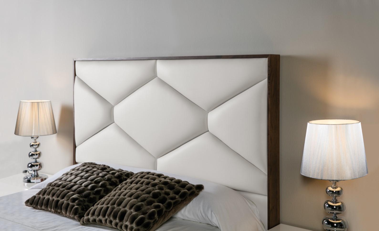 

                    
ESF MARTINABEDKSWHITE Storage Bedroom Set White Eco-Leather Purchase 
