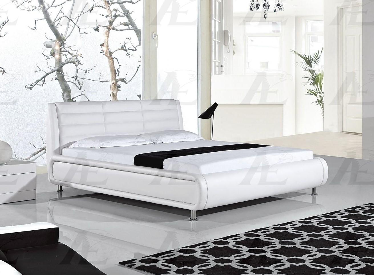 

    
White Faux Leather King Size Bed w/ LED Light American Eagle B-D019-W
