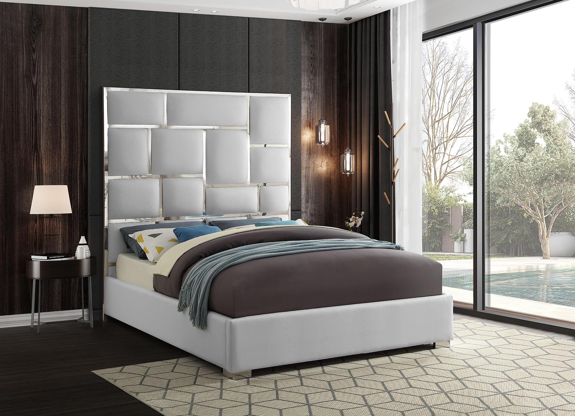 

    
White Faux Leather & Chrome Metal King Bed MILAN Meridian Contemporary Modern
