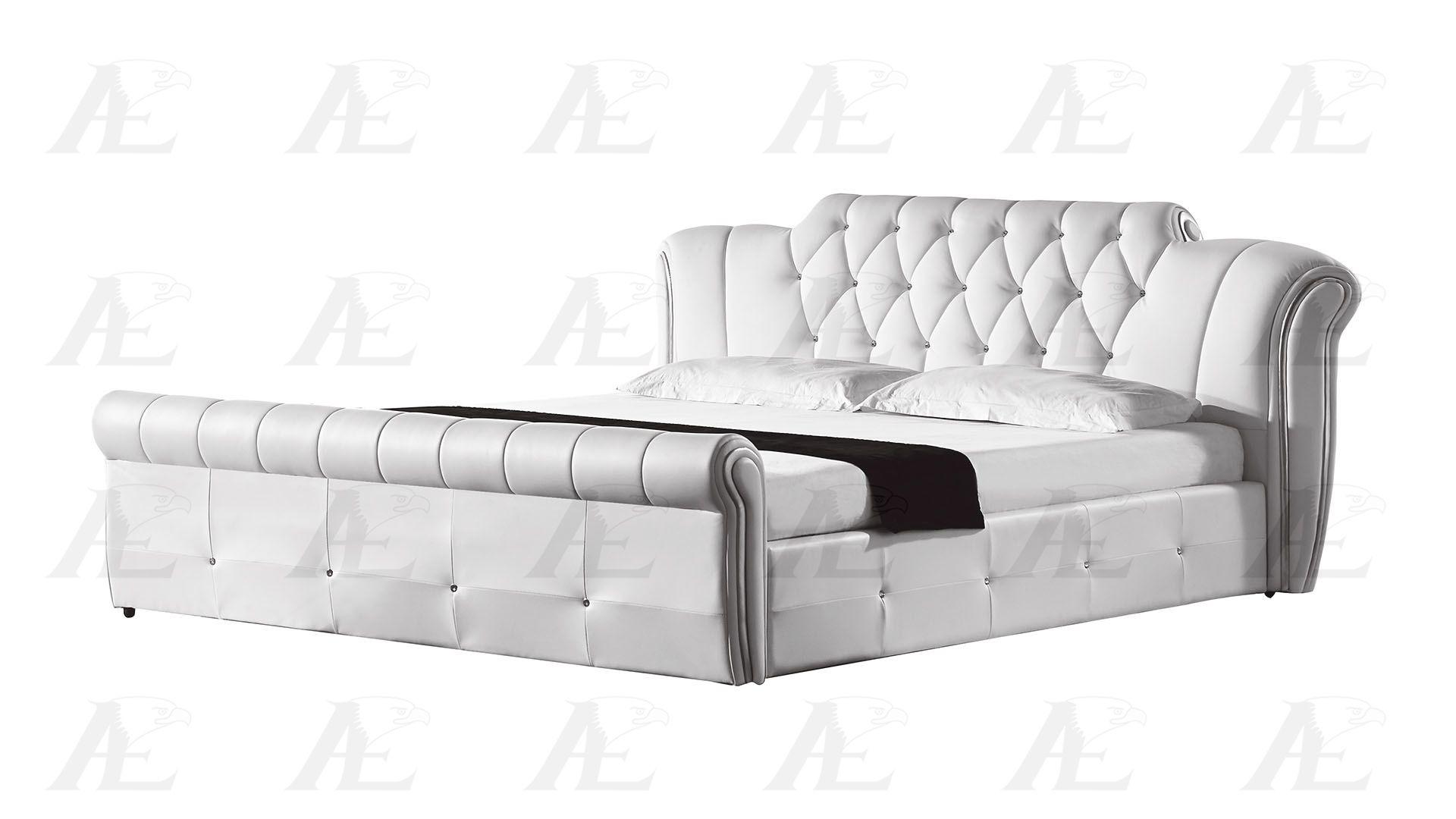 

    
White Faux Leather Tufted Platform King Size Bed American Eagle B-D032-W
