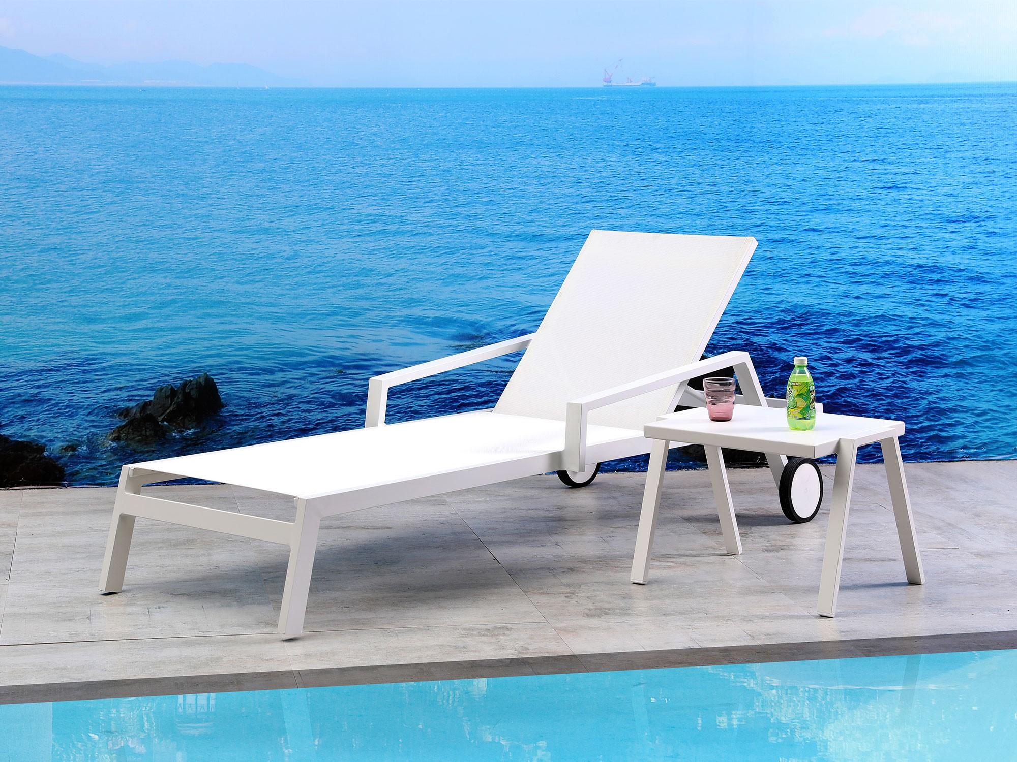 

    
Modern White Aluminum Outdoor Chaise Set 2pcs WhiteLine CL1534-WHT Bondi
