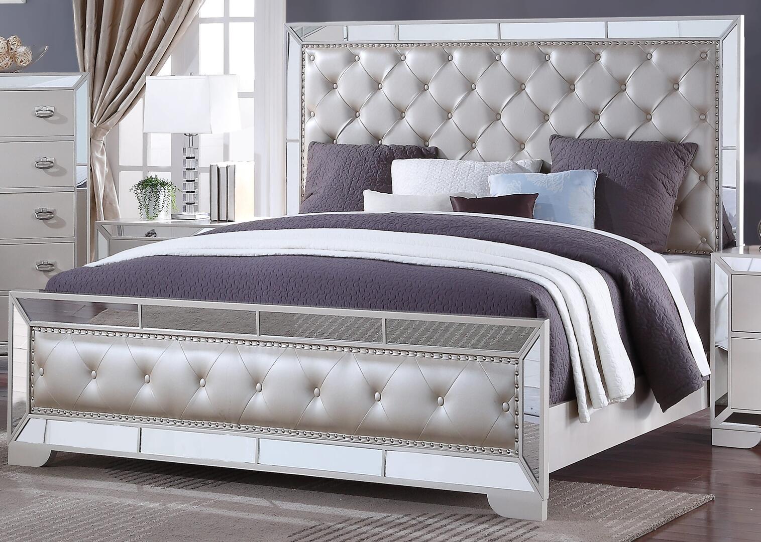 

    
White Finish Wood King Panel Bed Contemporary Cosmos Furniture Gloria
