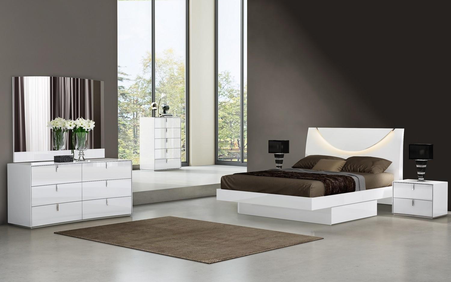 

    
White High Gloss Finish King Size Bedroom Set 4Pcs Modern Bellagio Global United
