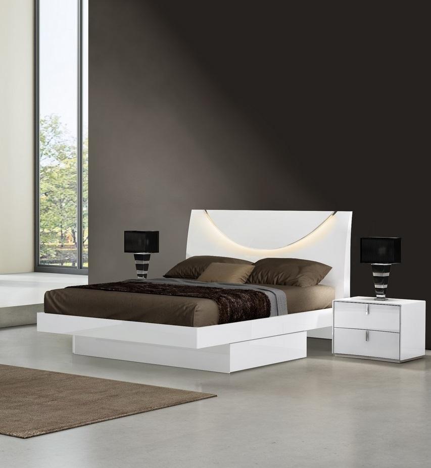 

    
White High Gloss Finish Queen Size Bedroom Set 3Pcs Modern Bellagio Global United
