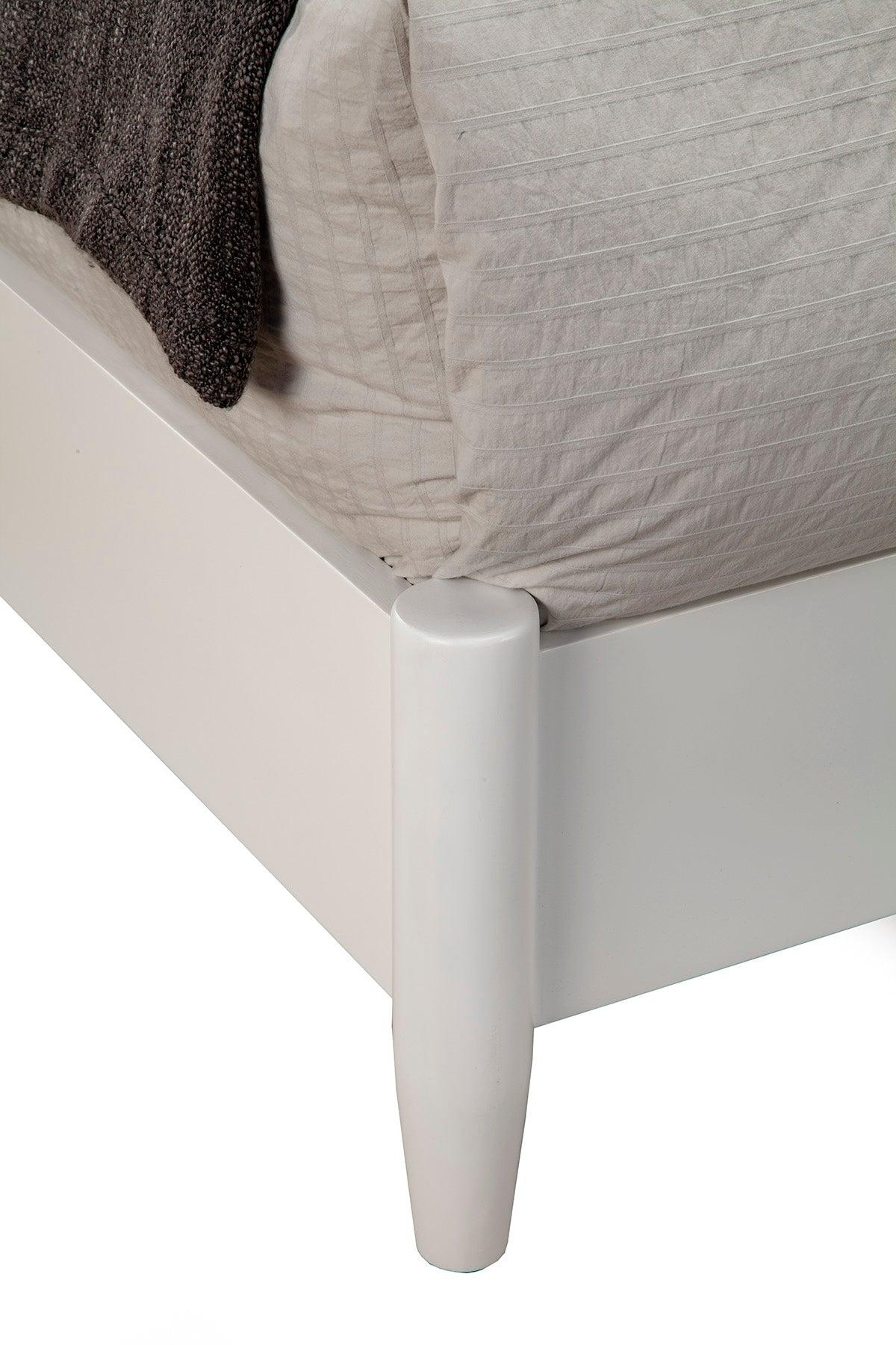 

        
Alpine Furniture Flynn Platform Bedroom Set White  812702028387
