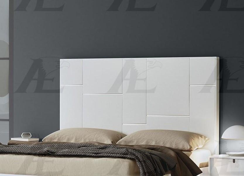 

    
American Eagle Furniture P110-BED-CK Platform Bed Light Walnut/Beige P110-BED-CK
