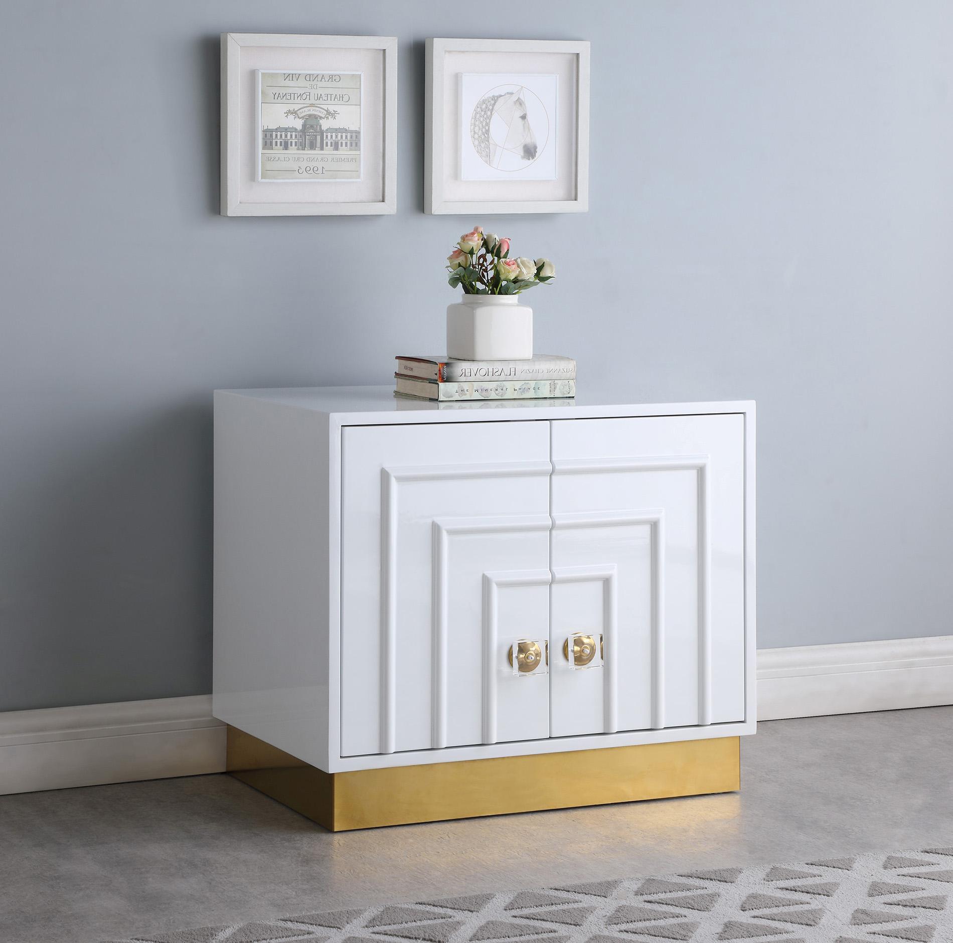 

    
White Lacquer & Gold Nightstand Set 2Pcs COSMOPOLITAN 840 Meridian Contemporary
