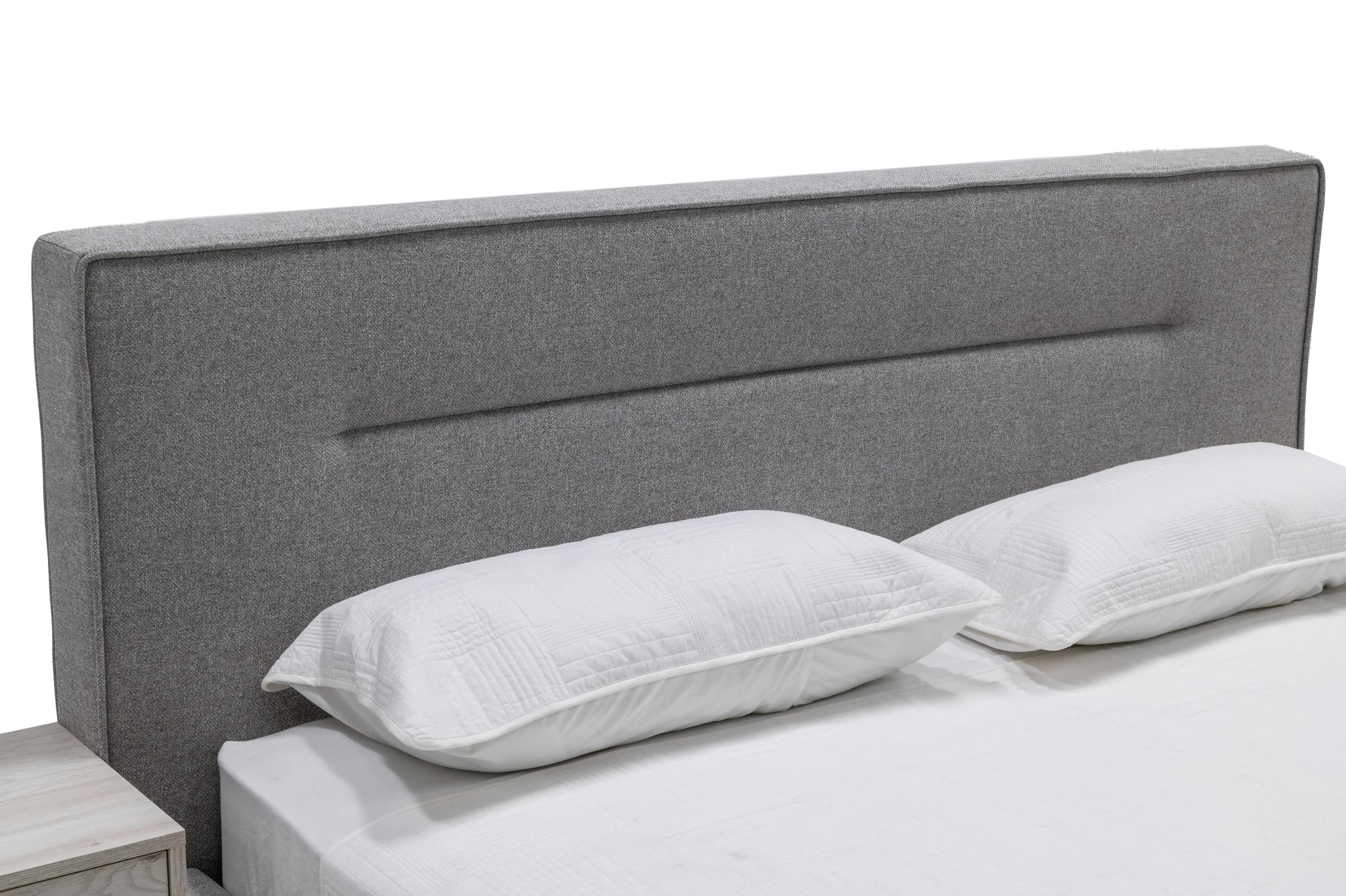 

    
White Oak & Gray Fabric Bed King Panel Bedroom Set by VIG Nova Domus Juliana
