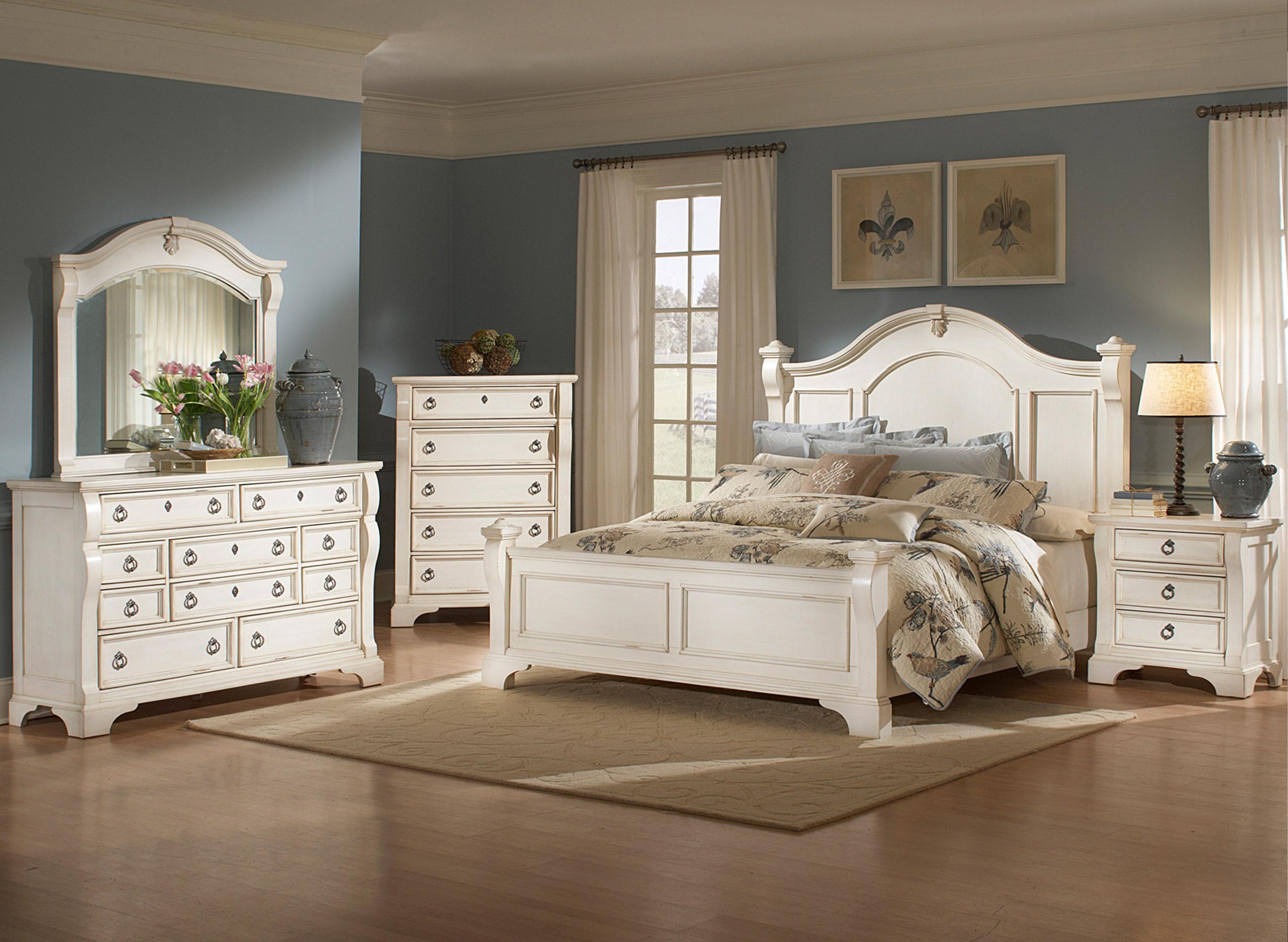 

        
891366039120White Queen Bed Set 4Pcs HEIRLOOM 2910-QPOPO-4PC American Woodcrafters Classic
