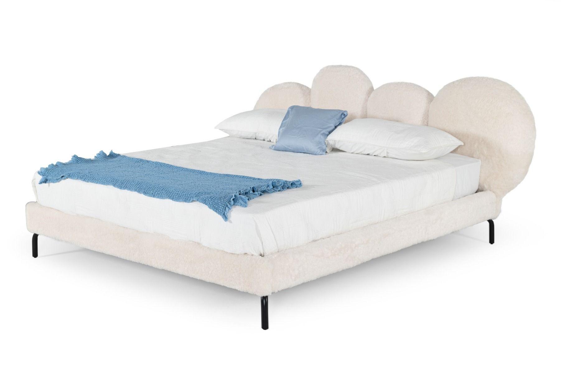 

    
White Sherpa Bubble Bed King Size Panel Bed by VIG Modrest Destiny
