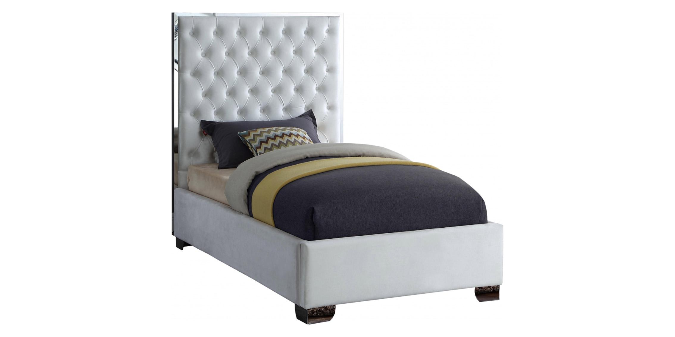 

    
Meridian Furniture LexiWhite-T Platform Bed White LexiWhite-T
